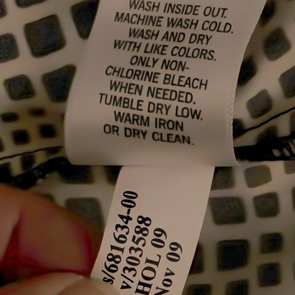 Banana Republic midi dress, smocked waist and collar, geometric pattern, size 8 - Picture 10 of 10